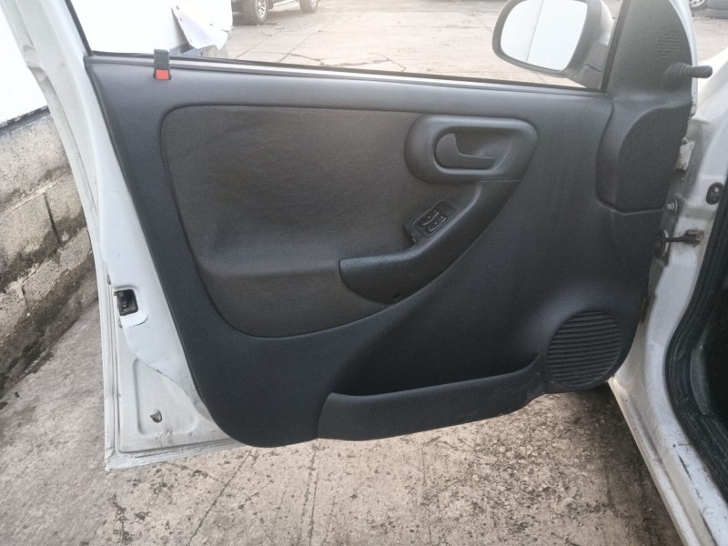 opel corsa c (x01) del año 2004