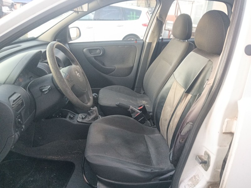 opel corsa c (x01) del año 2004