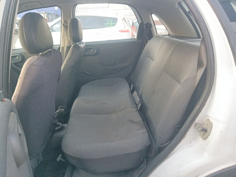 opel corsa c (x01) del año 2004