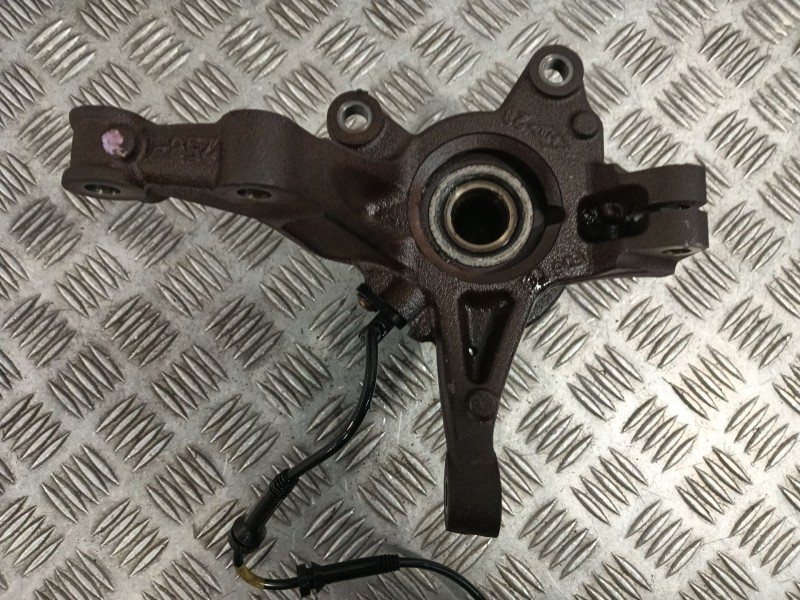 Recambio de mangueta delantera izquierda para dacia sandero referencia OEM IAM   