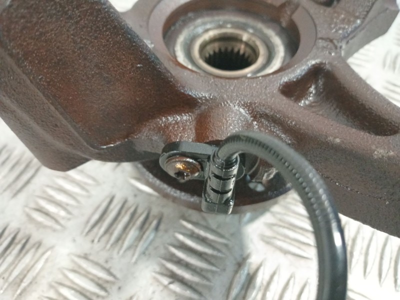 Recambio de mangueta delantera izquierda para dacia sandero referencia OEM IAM   