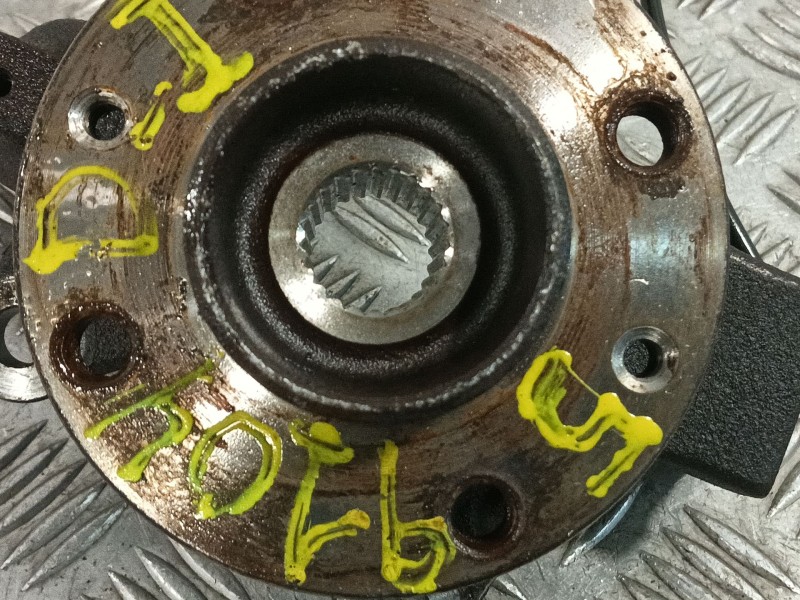 Recambio de mangueta delantera izquierda para dacia sandero referencia OEM IAM   