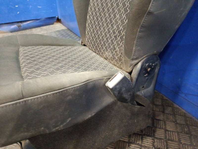 Recambio de asiento delantero derecho para renault kangoo (f/kc0) referencia OEM IAM L0088860D  