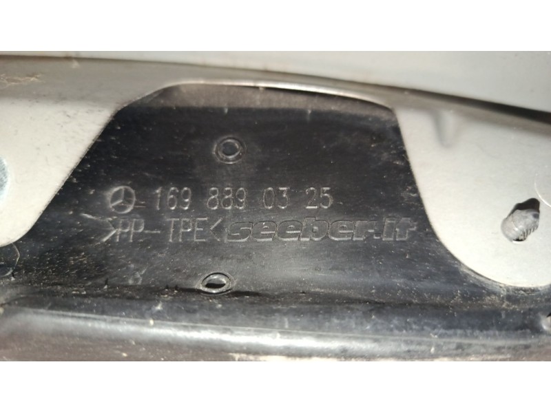 Recambio de aleta delantera izquierda para mercedes-benz clase a (w169) referencia OEM IAM 1698890325  