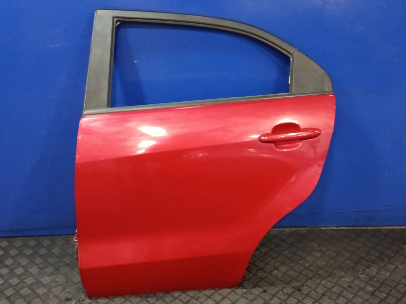 Recambio de puerta trasera izquierda para kia rio 1.2 cat referencia OEM IAM   
