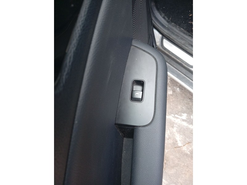 Recambio de mando elevalunas trasero izquierdo para kia xceed (cd) 1.6 gdi hybrid referencia OEM IAM 93581J7050  