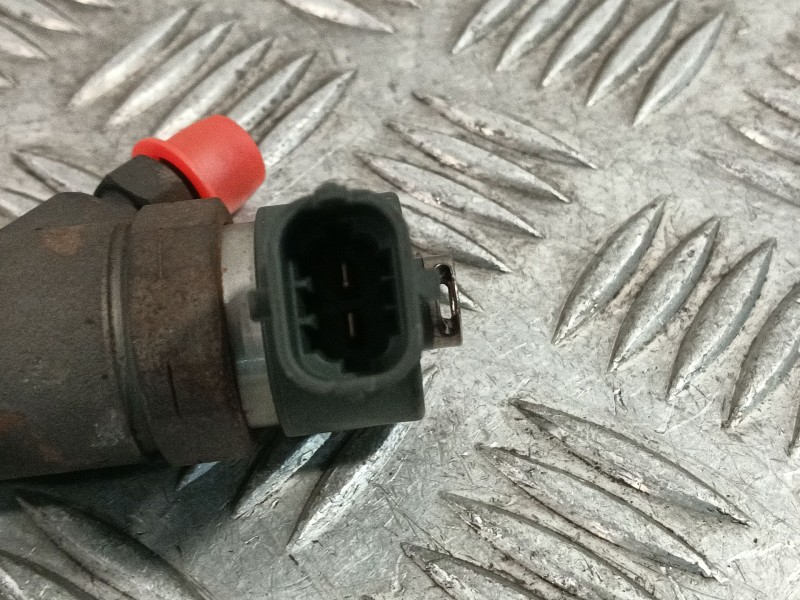 Recambio de inyector para volvo s60 berlina d5 referencia OEM IAM 0445110078  