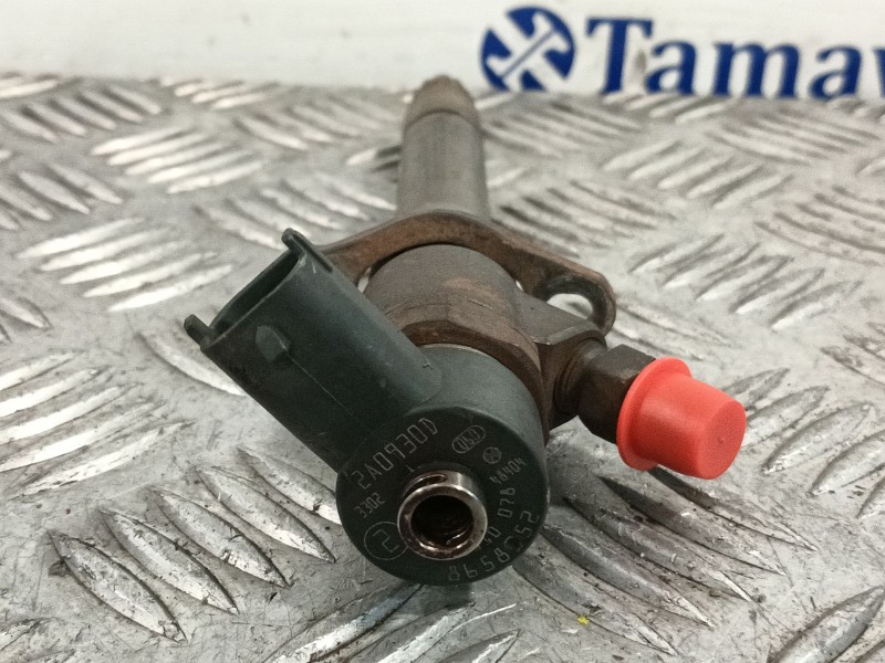 Recambio de inyector para volvo s60 berlina d5 referencia OEM IAM 0445110078  