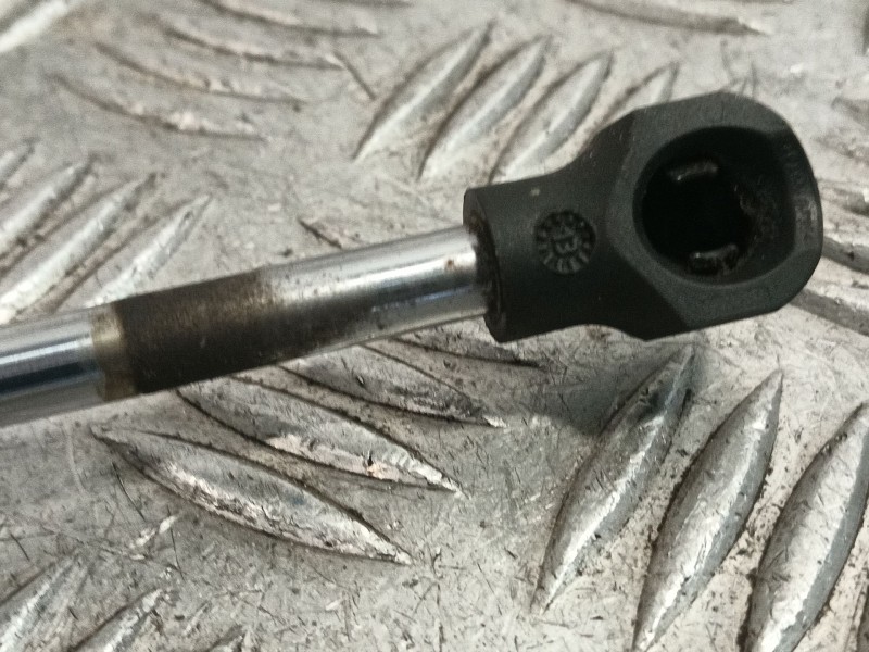 Recambio de amortiguadores capo para renault clio iv referencia OEM IAM 654703934R  