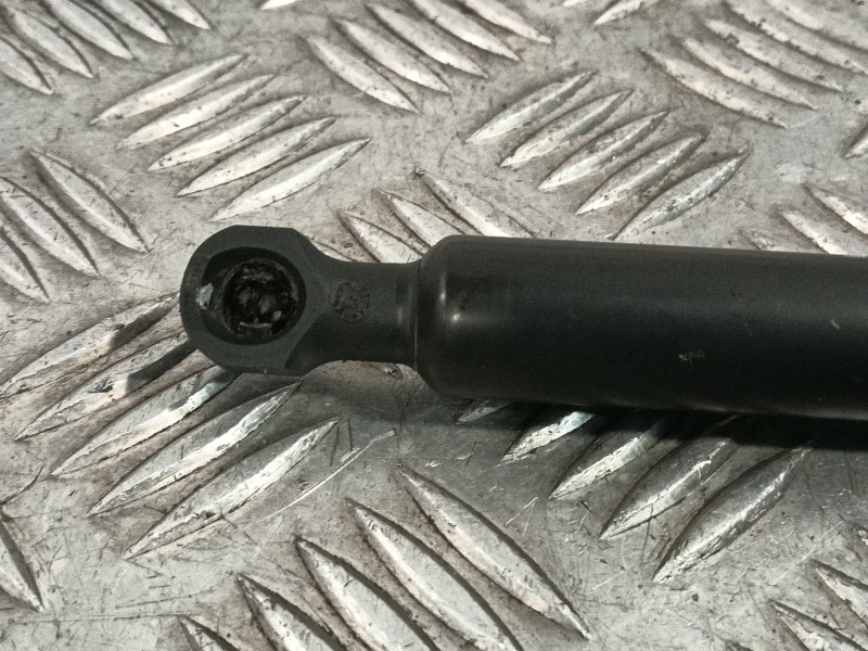 Recambio de amortiguadores capo para renault clio iv referencia OEM IAM 654703934R  