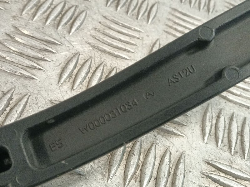 Recambio de brazo limpia delantero derecho para renault clio iv referencia OEM IAM 288861373R W000031034 