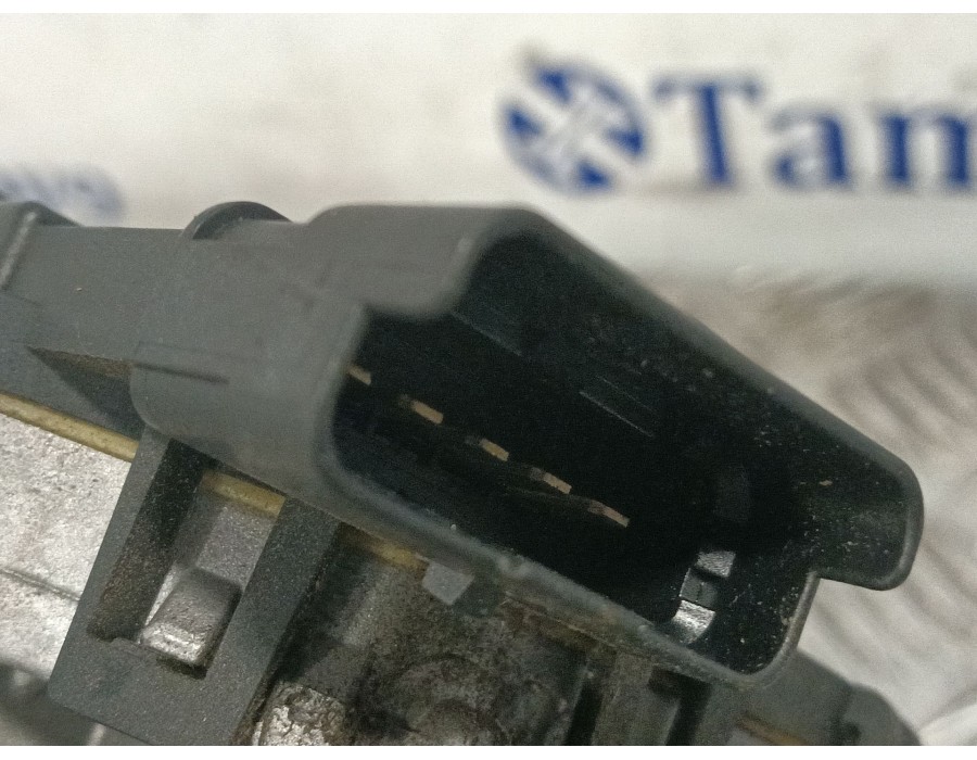 Recambio de motor limpia delantero para dacia duster 1.6 16v cat referencia OEM IAM 8200619512 3397020879 0390241544