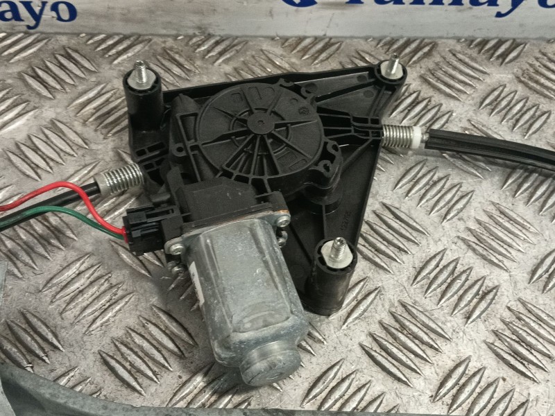 Recambio de elevalunas delantero izquierdo para peugeot 108 1.0 vti referencia OEM IAM 698200H031 430086K0 