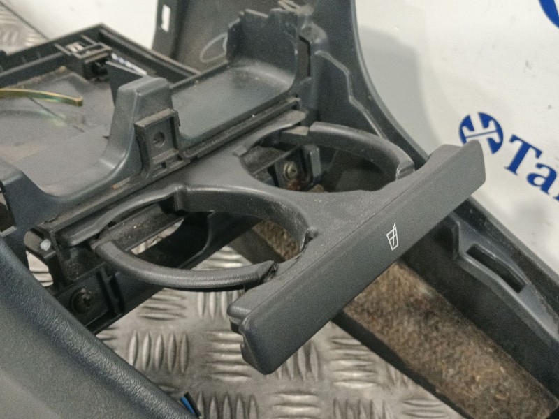 Recambio de apoyabrazos central para nissan almera ii hatchback (n16) 1.5 referencia OEM IAM 969105M300  