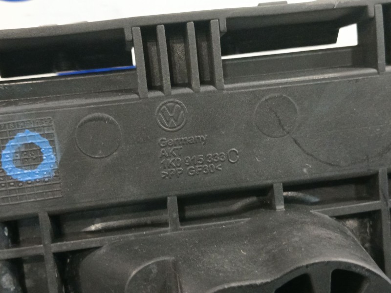 Recambio de soporte bateria para volkswagen passat b6 variant (3c5) 2.0 tdi 16v referencia OEM IAM 1K0915333C  