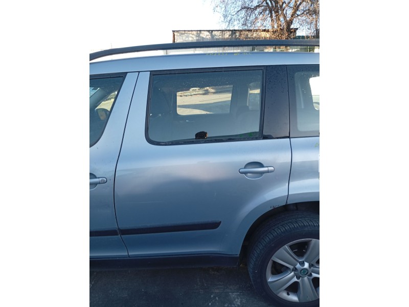Recambio de puerta trasera izquierda para skoda yeti (5l) 1.2 tsi referencia OEM IAM   
