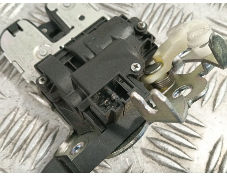Recambio de cerradura maletero / porton para audi a3 sportback (8p) 2.0 tdi referencia OEM IAM 8K9827505A  
