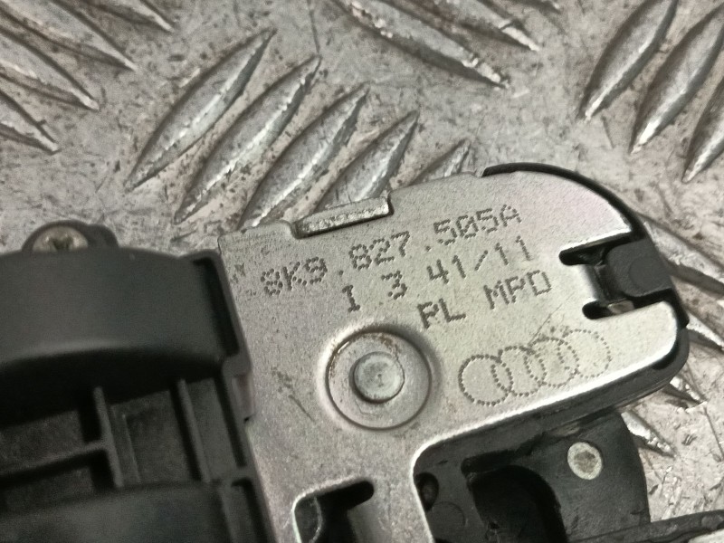 Recambio de cerradura maletero / porton para audi a3 sportback (8p) 2.0 tdi referencia OEM IAM 8K9827505A  