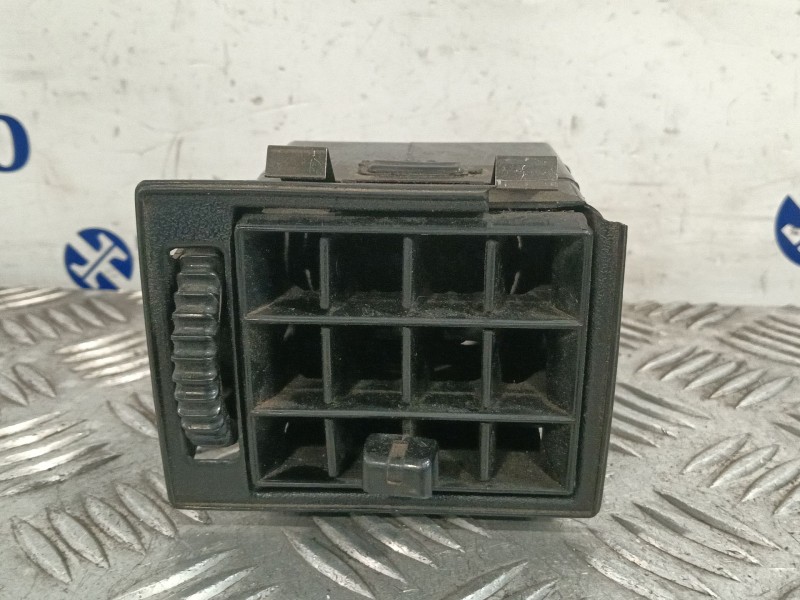 Recambio de rejilla aireadora para volkswagen golf cabrio 1.8 referencia OEM IAM 171819701 155819709A 171819709H