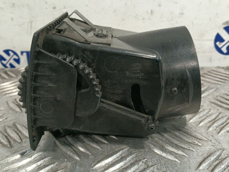 Recambio de rejilla aireadora para volkswagen golf cabrio 1.8 referencia OEM IAM 171819701 155819709A 171819709H