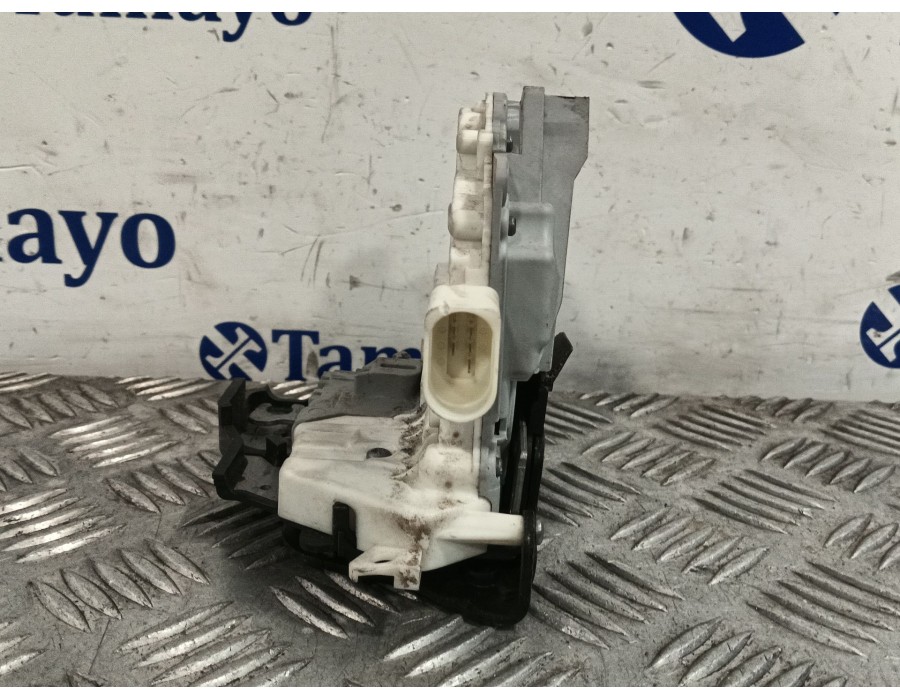 Recambio de cerradura puerta delantera derecha para audi a3 sportback (8p) 2.0 tdi referencia OEM IAM 4F1837016  