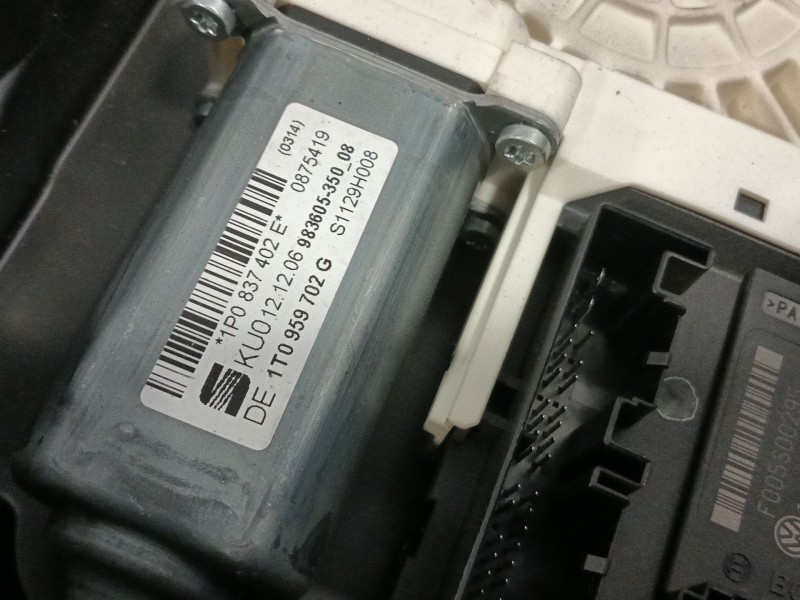 Recambio de elevalunas delantero derecho para seat leon (1p1) fr hatchback referencia OEM IAM 1P0867436  