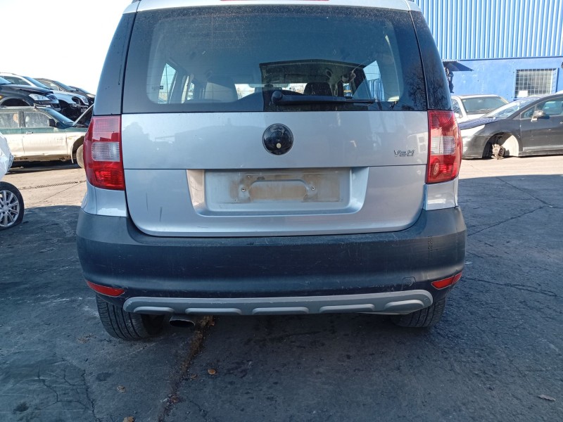 Recambio de paragolpes trasero para skoda yeti (5l) 1.2 tsi referencia OEM IAM 5L68074219B9  