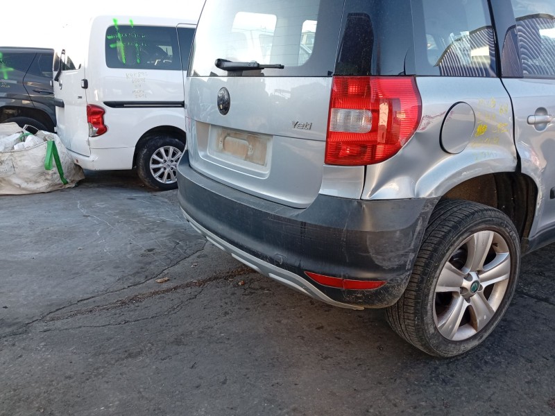 Recambio de paragolpes trasero para skoda yeti (5l) 1.2 tsi referencia OEM IAM 5L68074219B9  