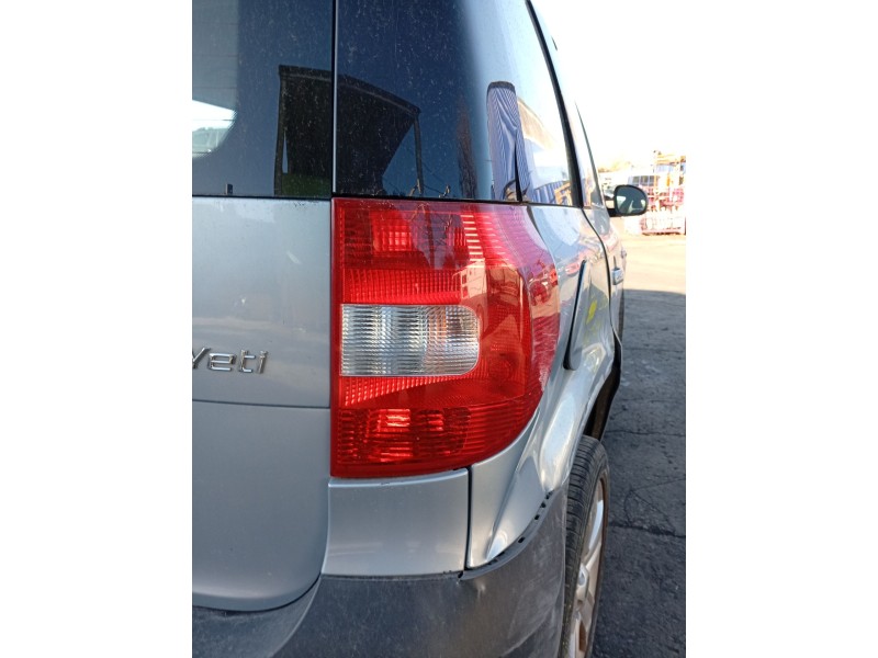 Recambio de piloto trasero derecho para skoda yeti (5l) 1.2 tsi referencia OEM IAM 5L0945112  