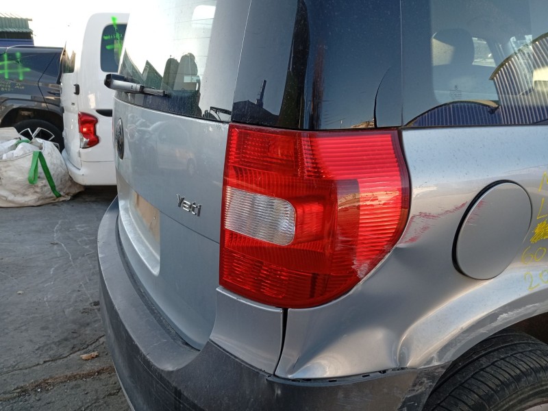 Recambio de piloto trasero derecho para skoda yeti (5l) 1.2 tsi referencia OEM IAM 5L0945112  