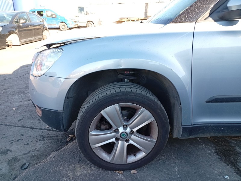 Recambio de aleta delantera izquierda para skoda yeti (5l) 1.2 tsi referencia OEM IAM 5L0821021  