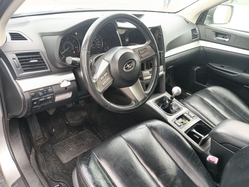 subaru legacy v (bm) del año 2010