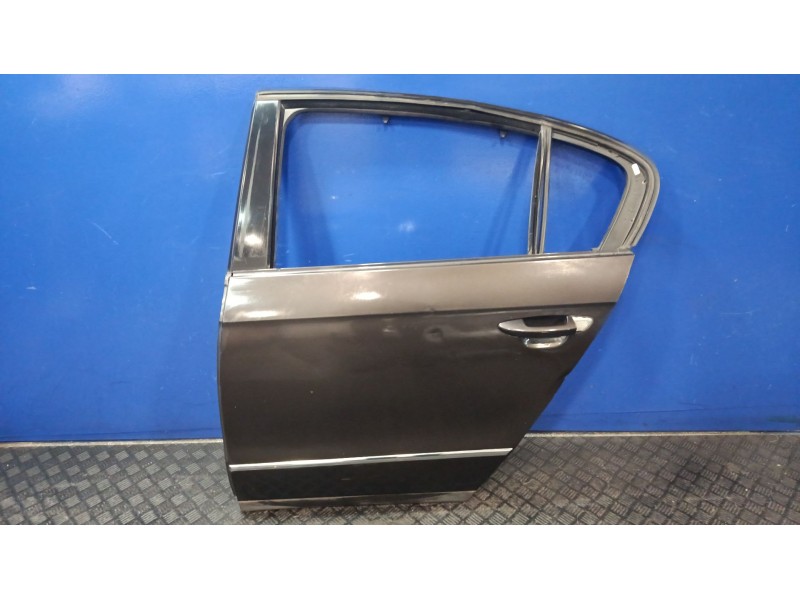 Recambio de puerta trasera izquierda para volkswagen passat berlina (3c2) referencia OEM IAM 3C5833311  