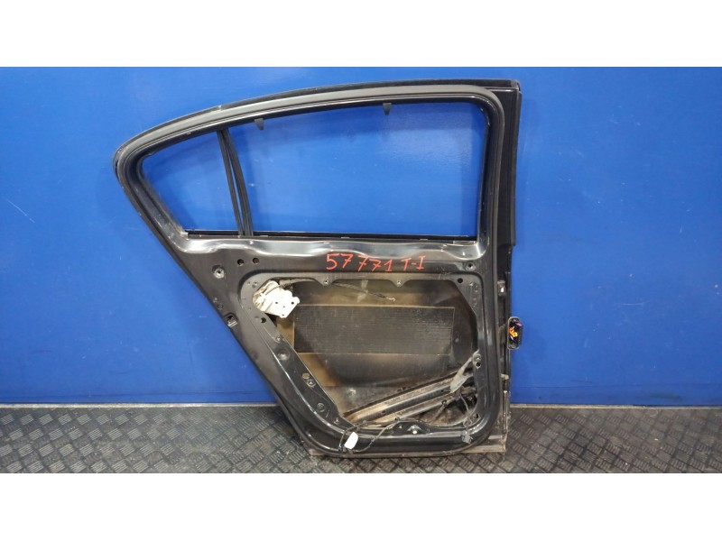 Recambio de puerta trasera izquierda para volkswagen passat berlina (3c2) referencia OEM IAM 3C5833311  
