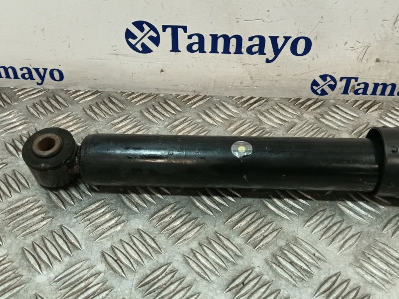 Recambio de amortiguador trasero derecho para renault clio iv referencia OEM IAM 562109815R  