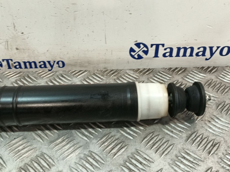 Recambio de amortiguador trasero derecho para renault clio iv referencia OEM IAM 562109815R  