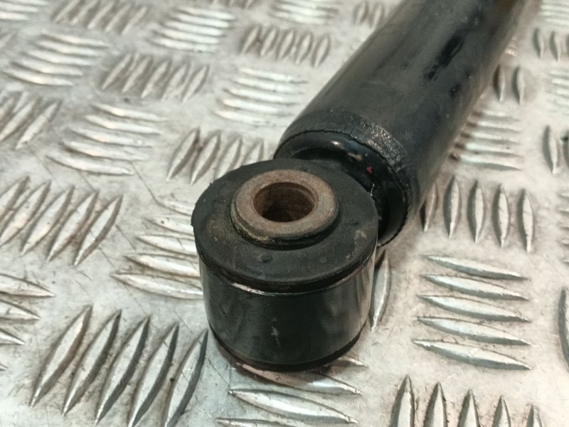 Recambio de amortiguador trasero derecho para renault clio iv referencia OEM IAM 562109815R  