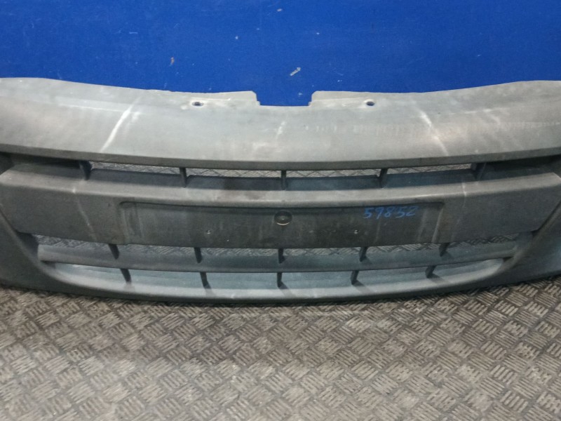 Recambio de paragolpes delantero para renault master ii furgoneta (fd) 2.5 dci 120 referencia OEM IAM 8200197134  