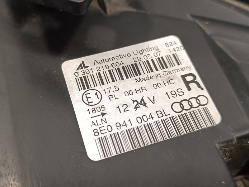 Recambio de faro derecho para audi a4 avant (8e) referencia OEM IAM 8E0941004BL  0301219604