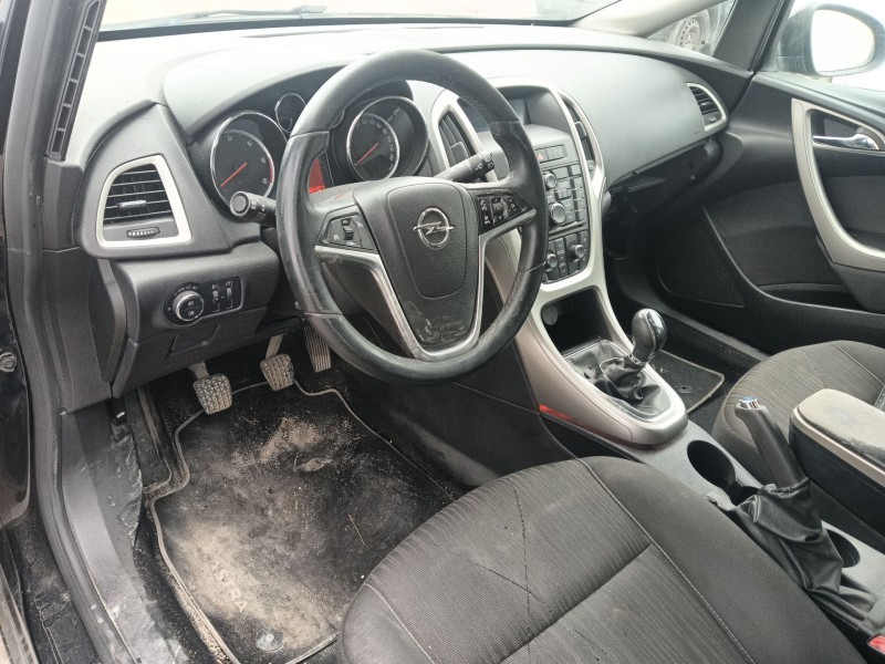 opel astra j (p10) del año 2011