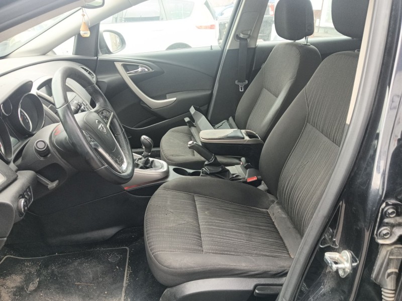 opel astra j (p10) del año 2011