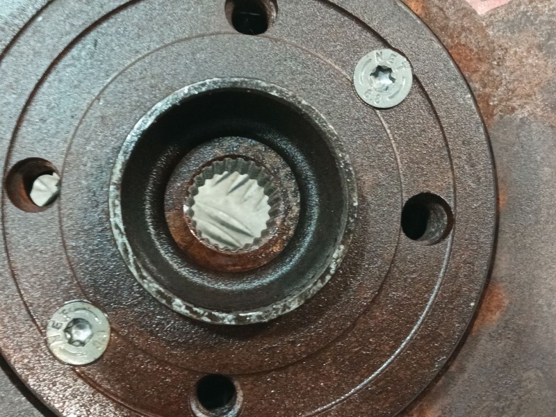 Recambio de mangueta delantera derecha para renault clio iv referencia OEM IAM   