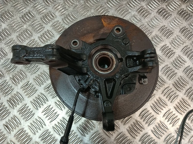 Recambio de mangueta delantera izquierda para renault clio iv referencia OEM IAM   