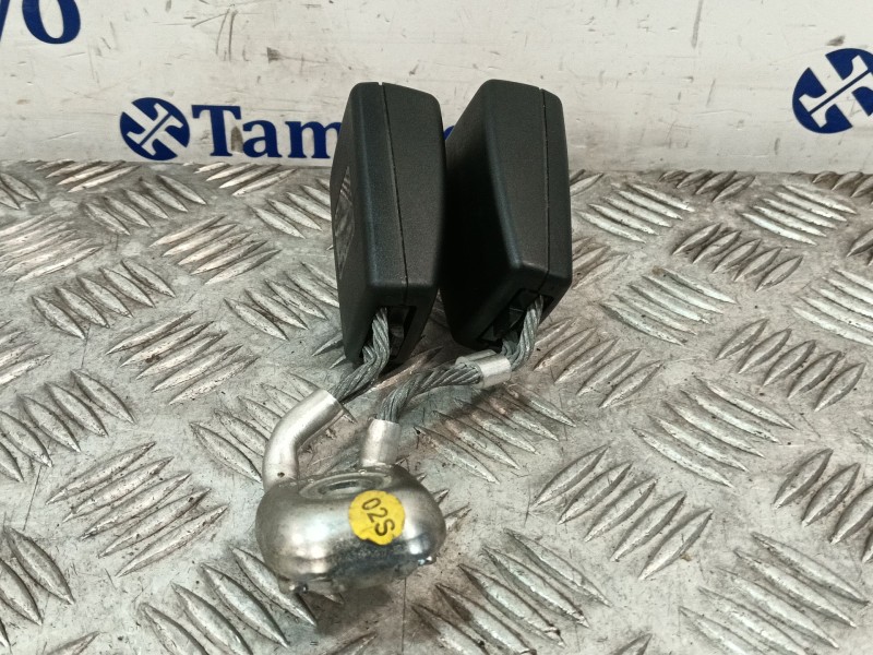 Recambio de enganche cinturon trasero central para volkswagen golf vi (5k1) 2.0 gti referencia OEM IAM 1K0857739M  