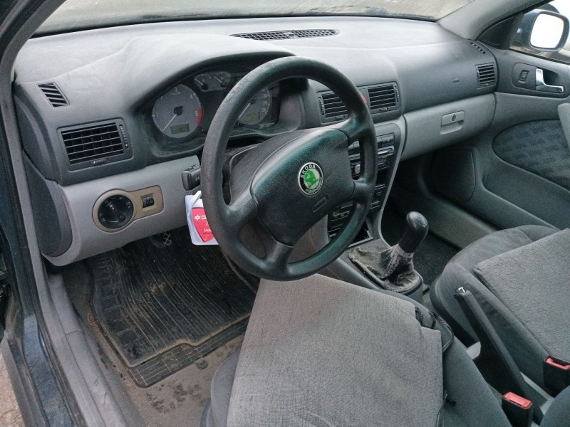 skoda octavia i combi (1u5) del año 1999