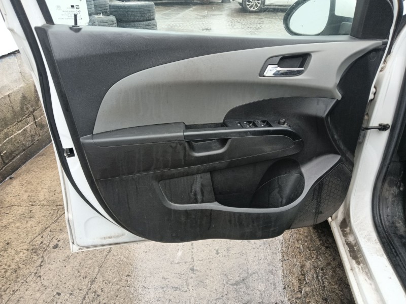 chevrolet aveo hatchback (t300) del año 2013