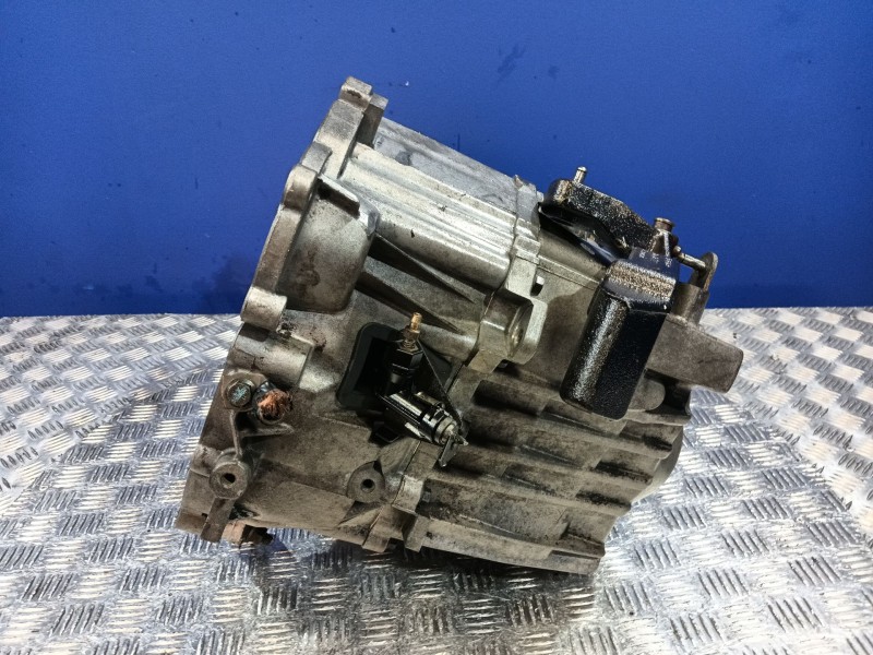 Recambio de caja cambios para volvo s60 berlina d5 referencia OEM IAM D5244T  