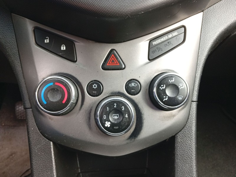 Recambio de mando climatizador para chevrolet aveo hatchback (t300) 1.3 d referencia OEM IAM   