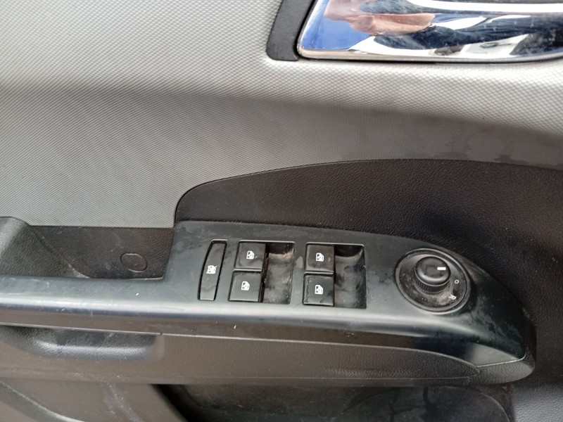 Recambio de mando elevalunas delantero izquierdo para chevrolet aveo hatchback (t300) 1.3 d referencia OEM IAM 95188246  