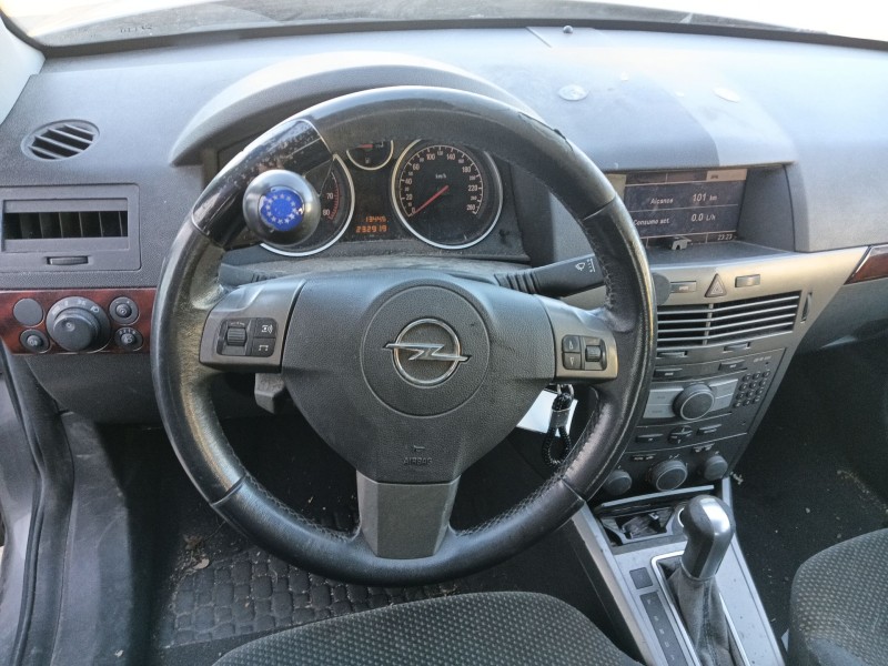 opel astra h (a04) del año 2004